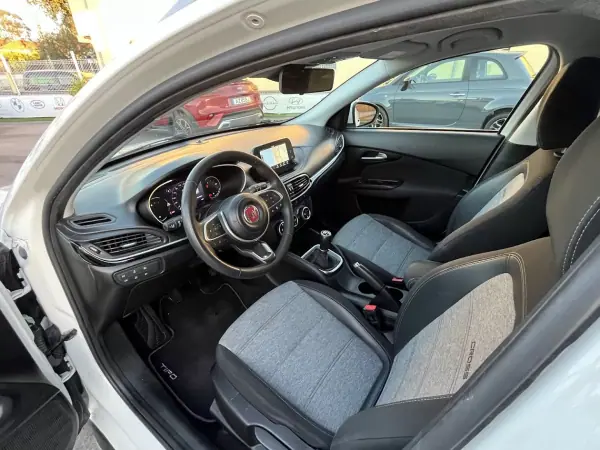 Fiat Tipo Cross 2022 - 14950 EUR, 98000 km - AUTO.MOTO.pt - 98000km - foto 29 de 53