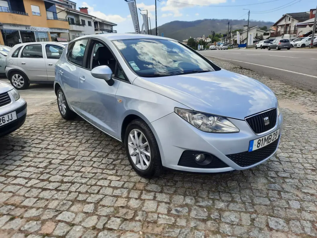 SEAT Ibiza 2011 - 6950 EUR, 246456 km - AUTO.MOTO.pt - 246456km - foto 2 de 8