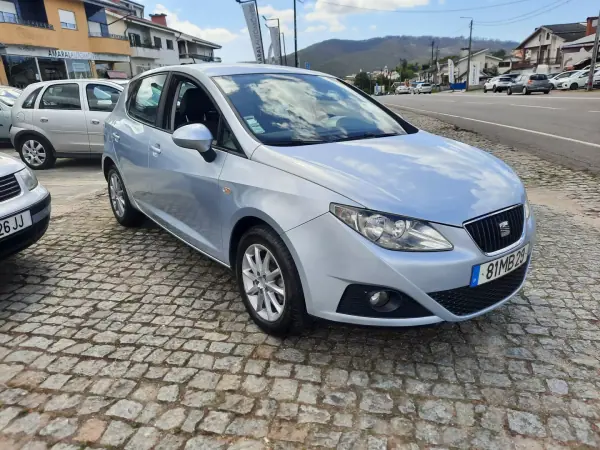 SEAT Ibiza 2011 - 6950 EUR, 246456 km - AUTO.MOTO.pt - 246456km - foto 2 de 8
