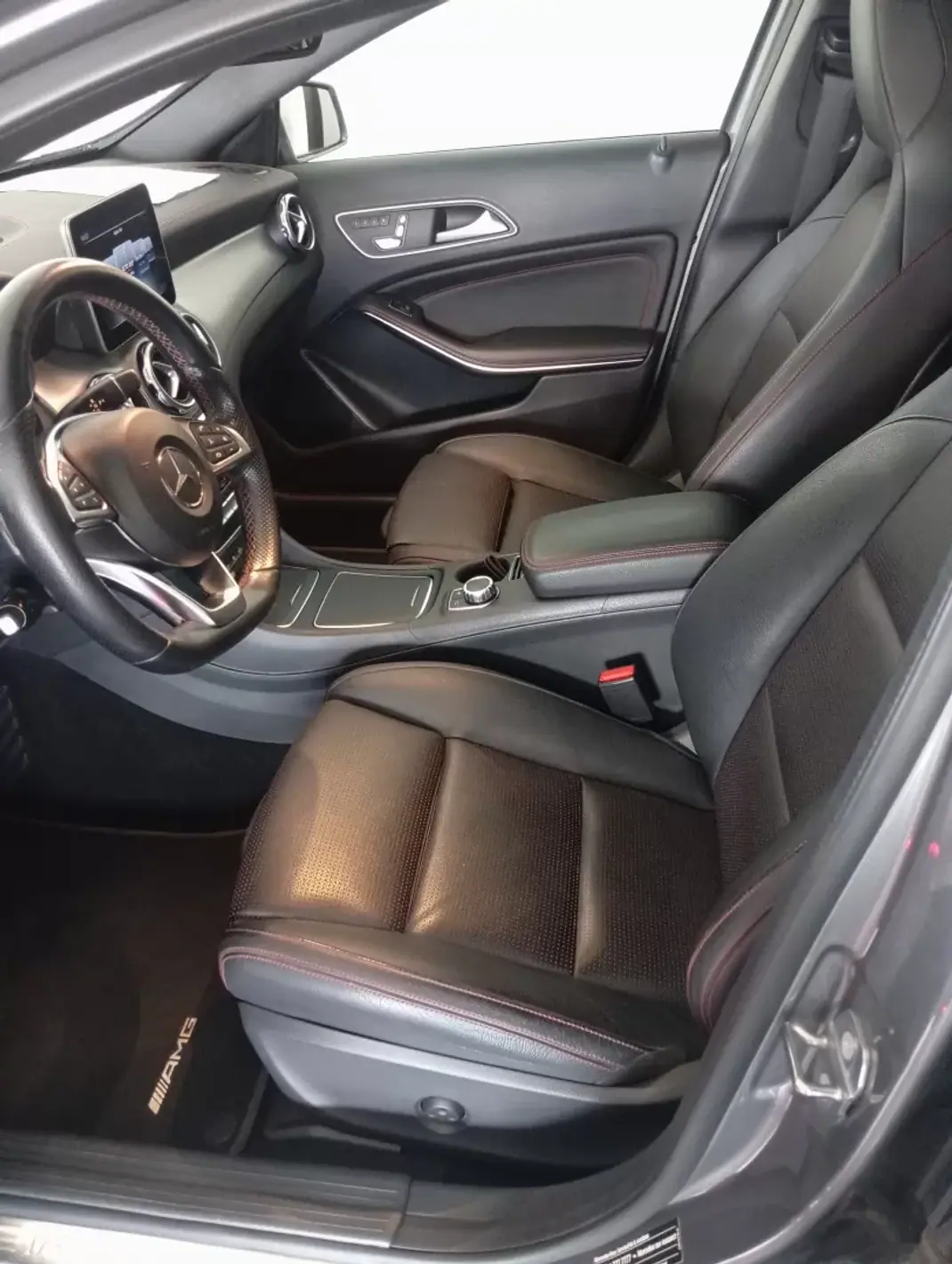 Mercedes-Benz GLA 220 2018 - 27500 EUR, 105000 km - AUTO.MOTO.pt - 105000km - foto 32 de 39