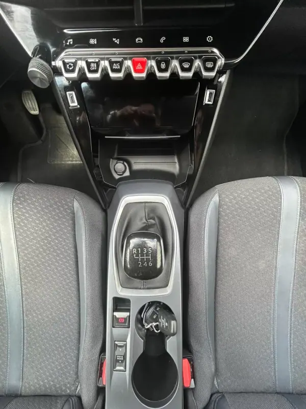 Peugeot 2008 2020 - 16950 EUR, 133350 km - AUTO.MOTO.pt - 133350km - foto 15 de 21