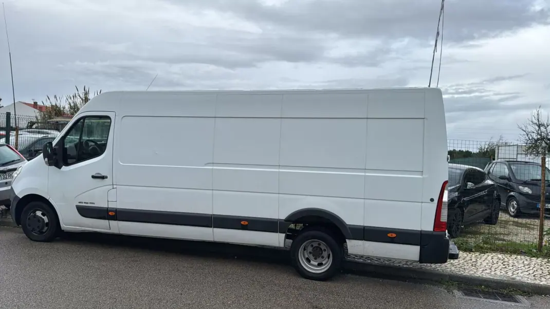 Renault Master 2017 - 15900 EUR, 301000 km - AUTO.MOTO.pt - 301000km - foto 2 de 5