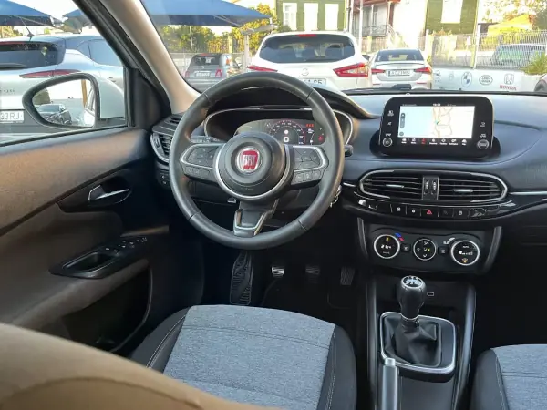Fiat Tipo Cross 2022 - 14950 EUR, 98000 km - AUTO.MOTO.pt - 98000km - foto 11 de 53