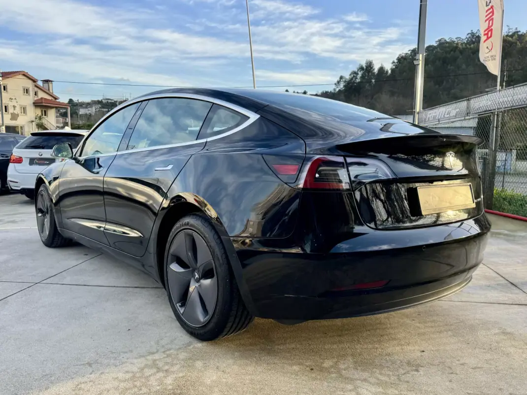 Tesla Model 3 2019 - 25999 EUR, 60000 km - AUTO.MOTO.pt - 60000km - foto 13 de 24