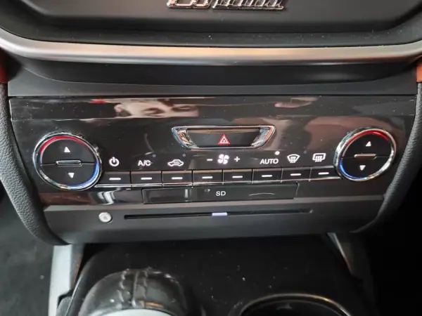 Maserati Ghibli 2015 - 34500 EUR, 129900 km - AUTO.MOTO.pt - 129900km - foto 31 de 36