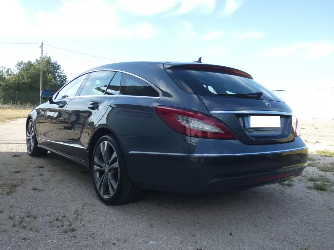 Mercedes-Benz CLS 250 2015 - 22500 EUR, 278000 km - AUTO.MOTO.pt - 278000km - foto 5 de 42