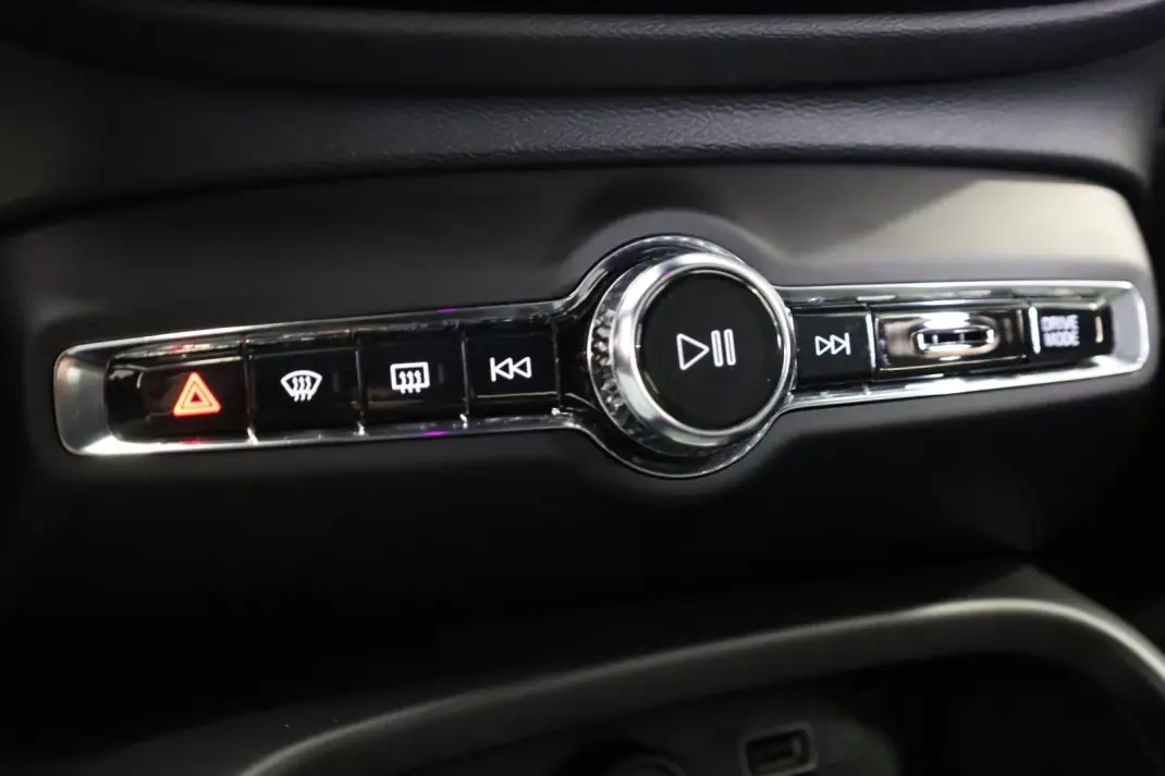 Volvo XC 40 2022 - 28990 EUR, 98750 km - AUTO.MOTO.pt - 98750km - foto 34 de 51