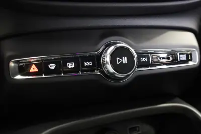 Volvo XC 40 2022 - 28990 EUR, 98750 km - AUTO.MOTO.pt - 98750km - foto 34 de 51