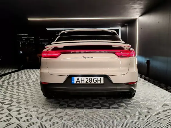 Porsche Cayenne Coupé 2021 - 74750 EUR, 125000 km - AUTO.MOTO.pt - 125000km - foto 6 de 32