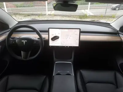 Tesla Model 3 2022 - 36490 EUR, 19253 km - AUTO.MOTO.pt - 19253km - foto 11 de 18