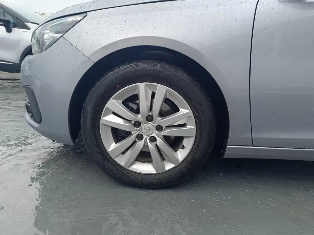 Peugeot 308 2020 - 13900 EUR, 168102 km - AUTO.MOTO.pt - 168102km - foto 11 de 28
