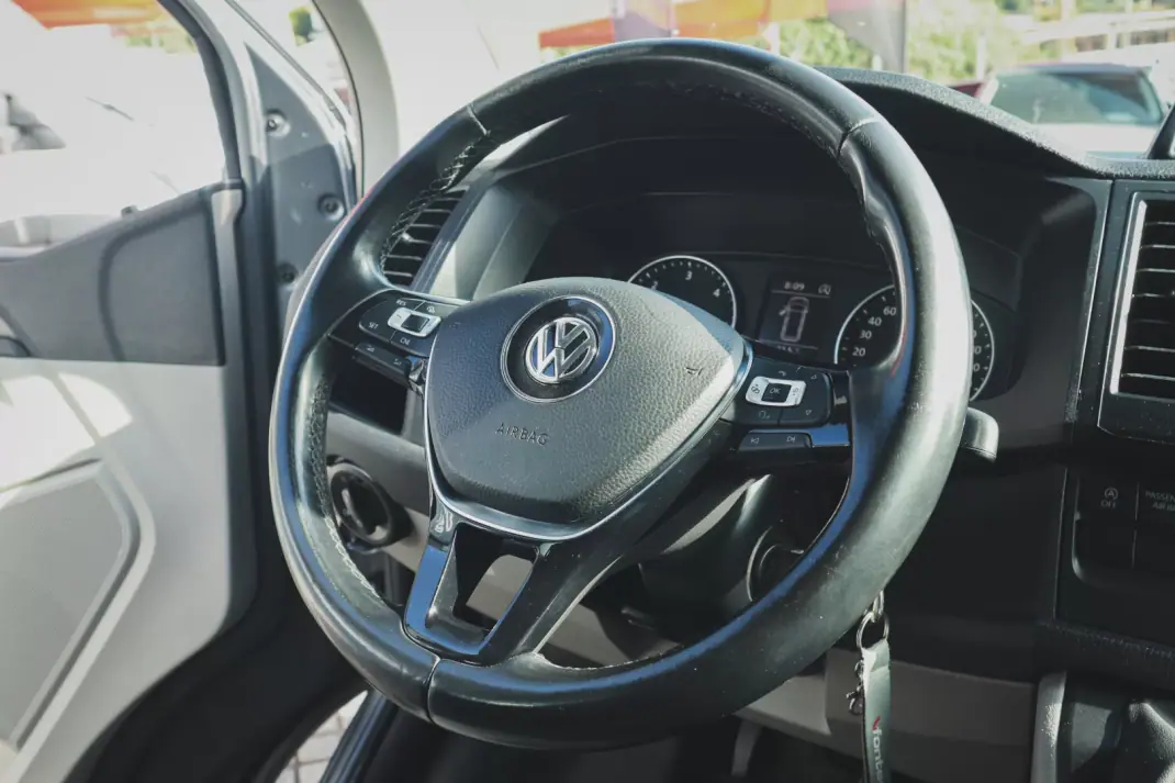Volkswagen Transporter 2019 - 26950 EUR, 201710 km - AUTO.MOTO.pt - 201710km - foto 4 de 25