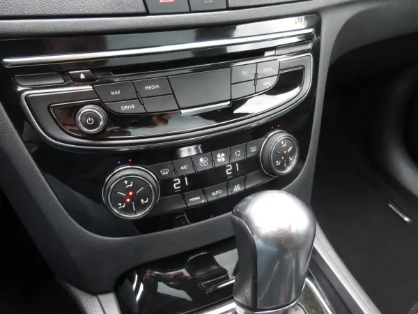 Peugeot 508 SW 2018 - 16990 EUR, 162000 km - AUTO.MOTO.pt - 162000km - foto 58 de 62