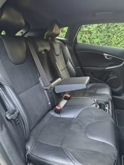 Volvo V40 2015 - 13900 EUR, 181000 km - AUTO.MOTO.pt - 181000km - foto 22 de 28