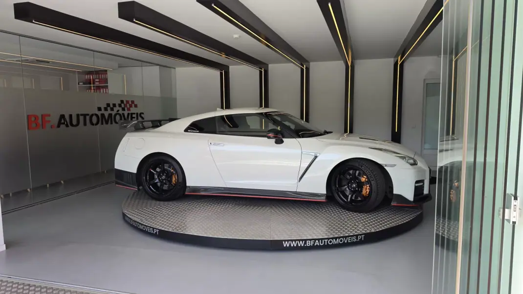 Nissan GT-R 2017 - 300000 EUR, 30685 km - 30685km - foto 9 de 69