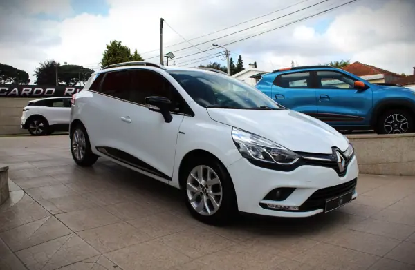 Renault Clio Sport Tourer 2020 - 12990 EUR, 53000 km - AUTO.MOTO.pt - 53000km - foto 3 de 36