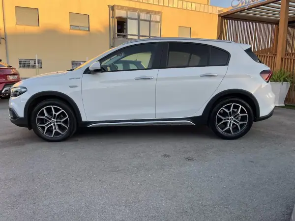 Fiat Tipo Cross 2022 - 14950 EUR, 98000 km - AUTO.MOTO.pt - 98000km - foto 8 de 53