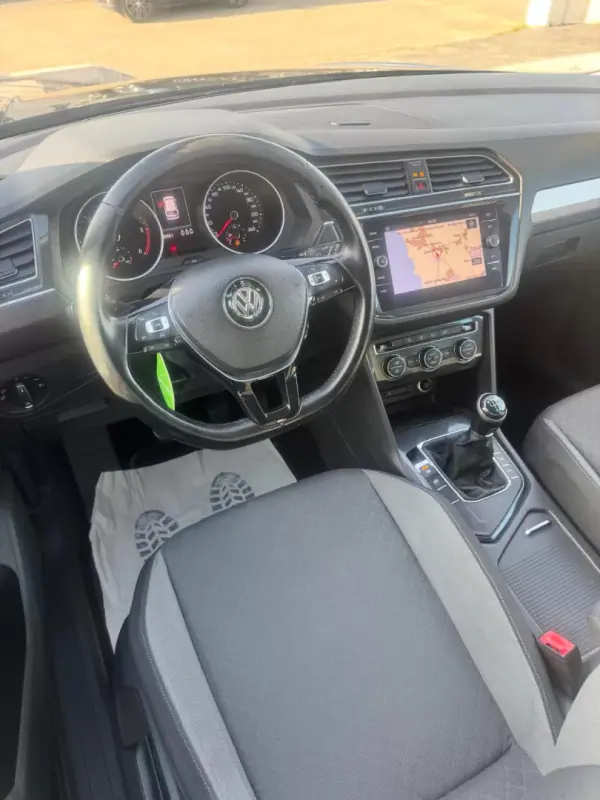 Volkswagen Tiguan 2017 - 17500 EUR, 205000 km - AUTO.MOTO.pt - 205000km - foto 4 de 19