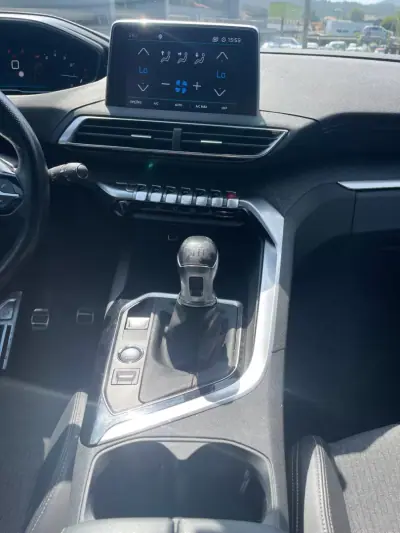 Peugeot 3008 2018 - 14500 EUR, 123000 km - AUTO.MOTO.pt - 123000km - foto 9 de 16