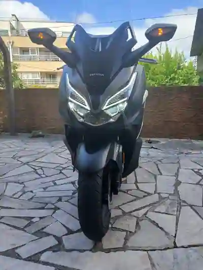 Honda Forza 2021 - 4600 EUR, 8400 km - AUTO.MOTO.pt - 8400km - foto 7 de 10