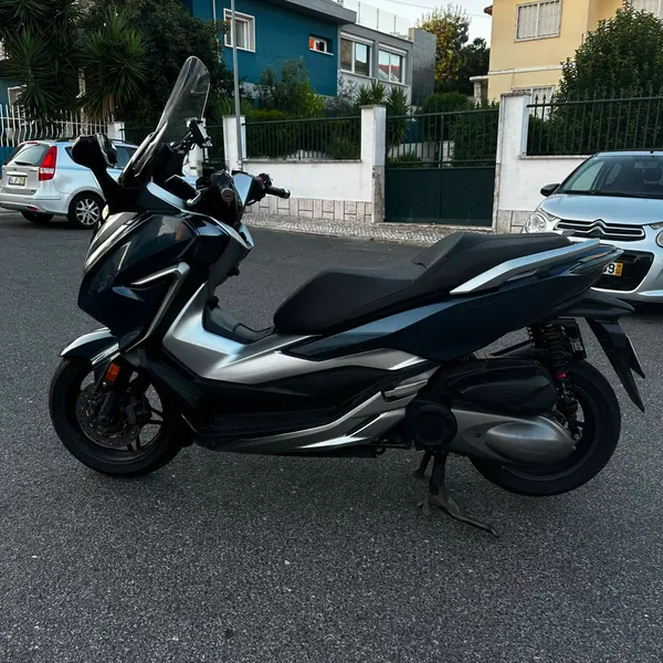 Honda Forza ABS 2019 - 3500 EUR, 80000 km - AUTO.MOTO.pt - 80000km - foto 6 de 7