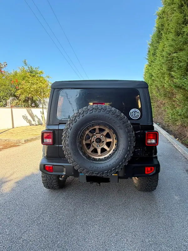 Jeep Wrangler Unlimited 2019 — foto 3 de 13