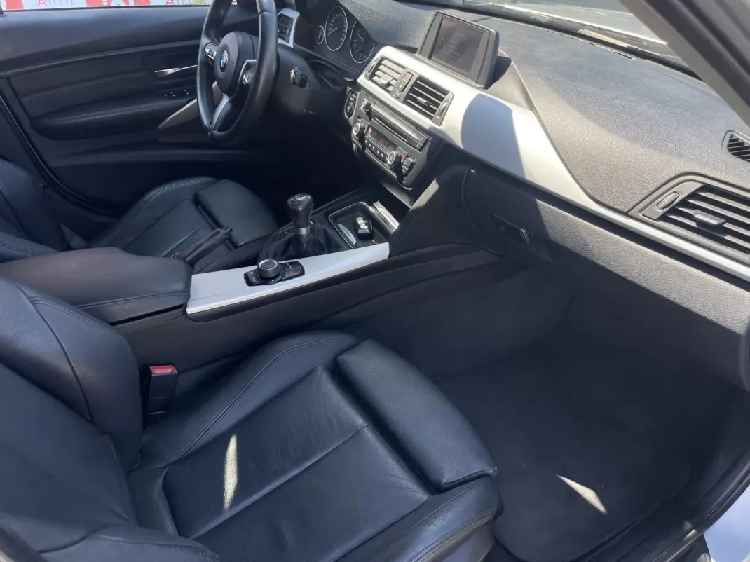 BMW 318 2014 - 15990 EUR, 203500 km - AUTO.MOTO.pt - 203500km - foto 11 de 19