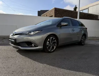 Toyota Auris Touring Sports 2016 - 13200 EUR, 183145 km - foto 2 de 16