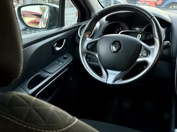 Renault Clio 2018 - 11950 EUR, 88000 km - AUTO.MOTO.pt - 88000km - foto 7 de 15