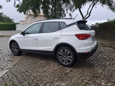 SEAT Arona 2023 - 15990 EUR, 49350 km - AUTO.MOTO.pt - 49350km - foto 4 de 25