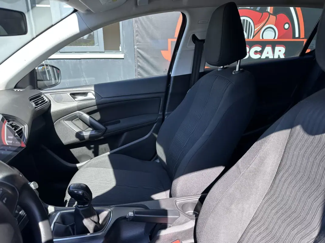 Peugeot 308 2018 - 12500 EUR, 280000 km - AUTO.MOTO.pt - 280000km - foto 26 de 32