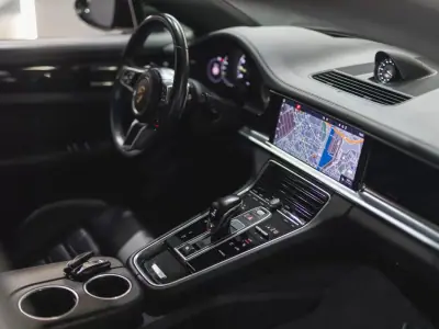 Porsche Panamera Sport Turismo 2019 - 69990 EUR, 80000 km - AUTO.MOTO.pt - 80000km - foto 16 de 23