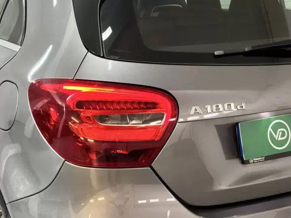 Mercedes-Benz A 180 2016 - 14950 EUR, 142000 km - AUTO.MOTO.pt - 142000km - foto 14 de 54