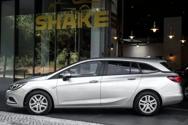 Opel Astra Sports Tourer 2018 - 9900 EUR, 225626 km - AUTO.MOTO.pt - 225626km - foto 2 de 34