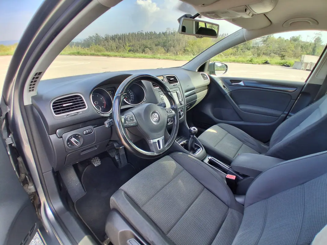 Volkswagen Golf 2010 - 6999 EUR, 195500 km - AUTO.MOTO.pt - 195500km - foto 11 de 20