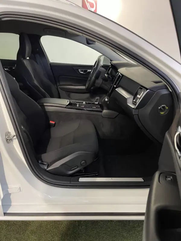 Volvo V60 2022 - 31900 EUR, 71000 km - AUTO.MOTO.pt - 71000km - foto 16 de 29