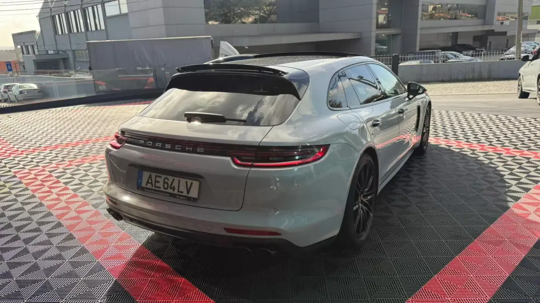 Porsche Panamera Sport Turismo 2018 - 72900 EUR, 99200 km - AUTO.MOTO.pt - 99200km - foto 3 de 16
