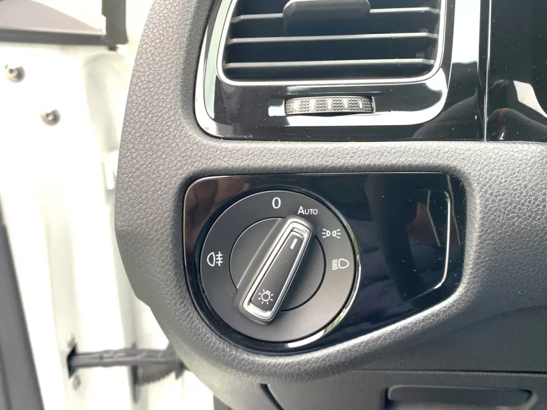 Volkswagen Golf 2017 - 29000 EUR, 55447 km - 55447km - foto 9 de 16