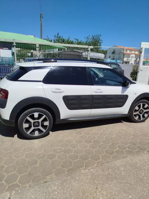 Citroën C4 Cactus 2016 - 8900 EUR, 130800 km - AUTO.MOTO.pt - 130800km - foto 2 de 17