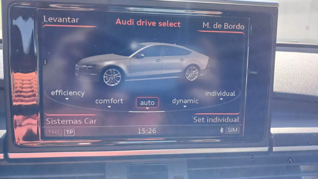 Audi A7 Sportback 2015 - 24500 EUR, 248000 km - AUTO.MOTO.pt - 248000km - foto 18 de 27