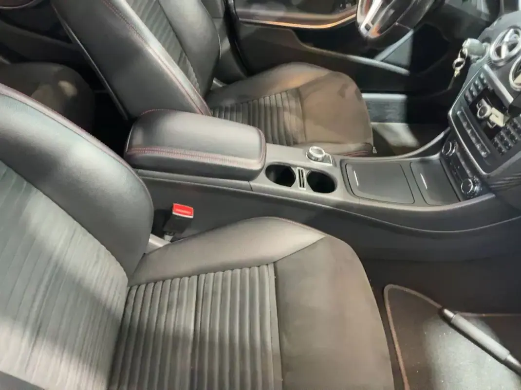 Mercedes-Benz A 180 2013 - 18990 EUR, 165740 km - AUTO.MOTO.pt - 165740km - foto 9 de 11