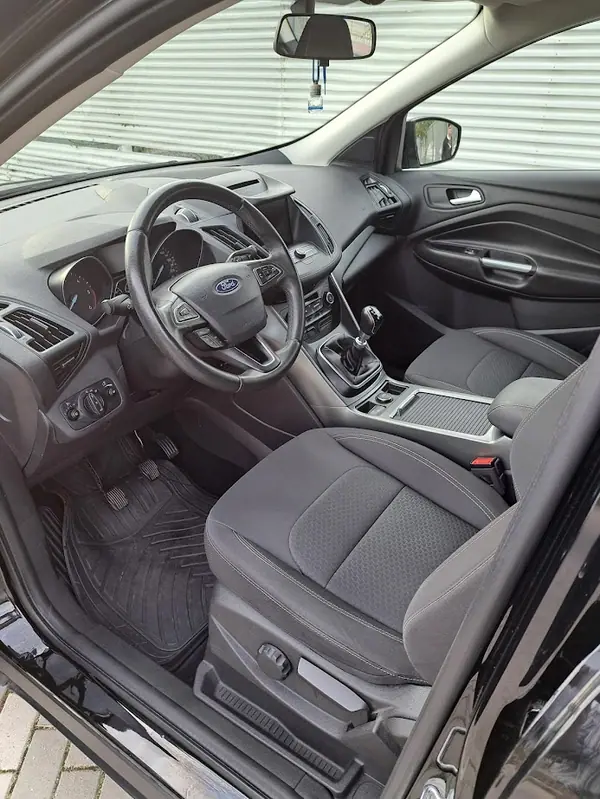 Ford Kuga 2019 - 13250 EUR, 123000 km - AUTO.MOTO.pt - 123000km - foto 3 de 10