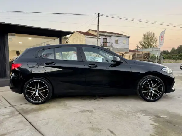 BMW 116 2022 - 22999 EUR, 60000 km - AUTO.MOTO.pt - 60000km - foto 16 de 21