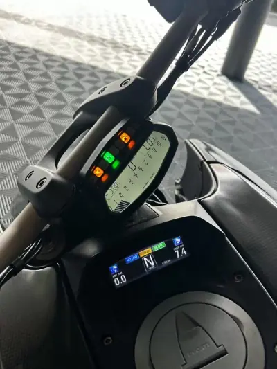 Ducati Diavel 2011 - 9750 EUR, 39000 km - AUTO.MOTO.pt - 39000km - foto 5 de 14