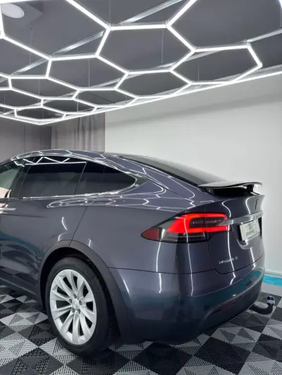Tesla Model X 2018 - 27000 EUR, 199000 km - AUTO.MOTO.pt - 199000km - foto 6 de 24