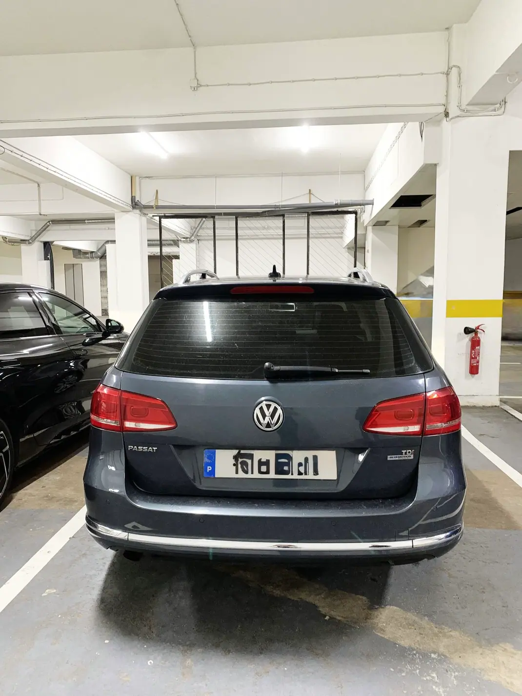 Volkswagen Passat Variant 2011 - 6500 EUR, 277000 km - AUTO.MOTO.pt - 277000km - foto 6 de 10