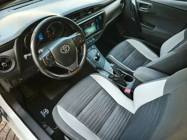 Toyota Auris 2016 - 14900 EUR, 160000 km - AUTO.MOTO.pt - 160000km - foto 18 de 34