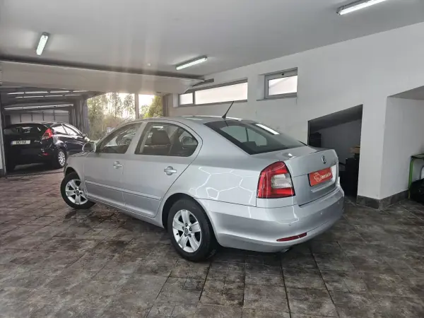 Skoda Octavia 2012 - 9350 EUR, 284108 km - AUTO.MOTO.pt - 284108km - foto 8 de 26