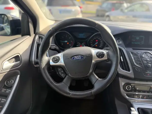 Ford Focus 2014 - 8250 EUR, 213902 km - AUTO.MOTO.pt - 213902km - foto 12 de 19