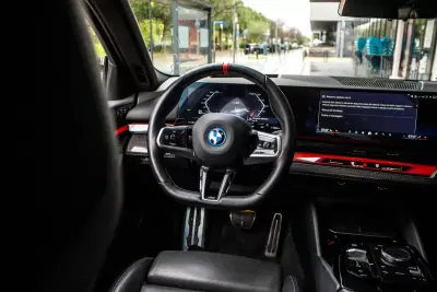 BMW i5 2023 - 74990 EUR, 17145 km - AUTO.MOTO.pt - 17145km - foto 48 de 60